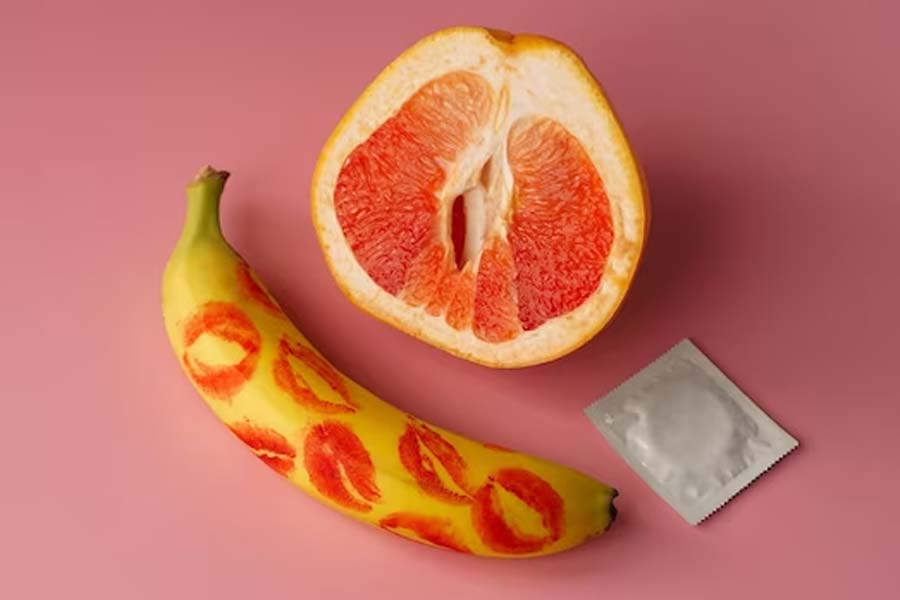 স্বমৈথুনে ফল বা সবজি ব্যবহার করছেন? জেনে নিন এই পদ্ধতি কতটা নিরাপদ