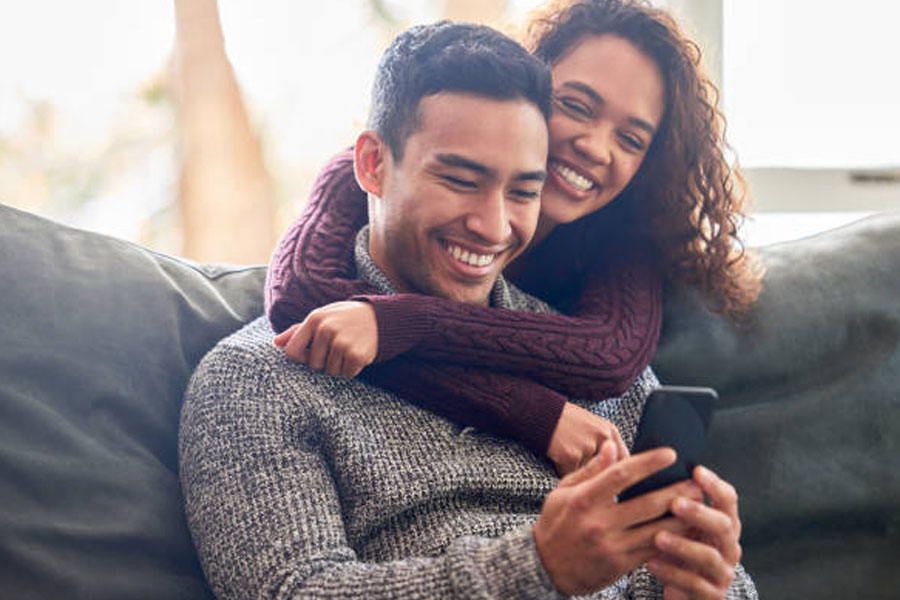 মোবাইলে জমে উঠবে মাখোমাখো প্রেম, মাথায় রাখুন এই চার টিপস